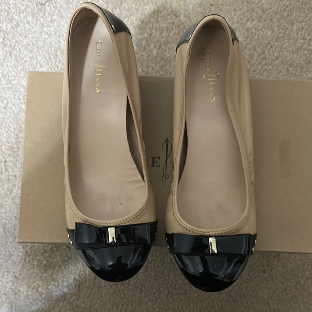 Cole Haan Women's Black and Tan Flats